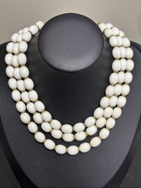 Vintage Crown Trifari White Grooved Gold Tone Layered Choker Acrylic Necklace